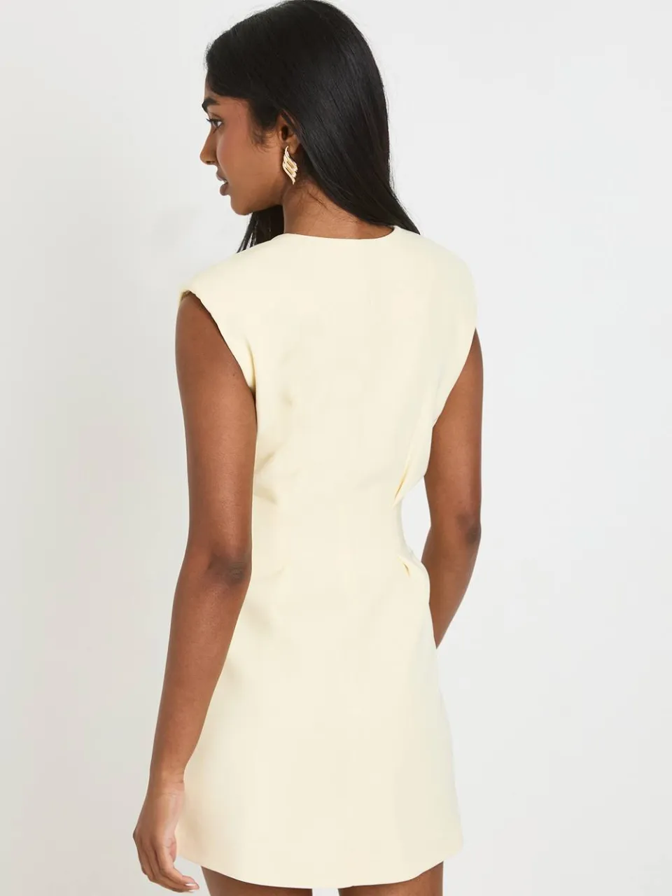boohoo Dames Kraagloze Getailleerde Mini Jurk citroen, foto 2