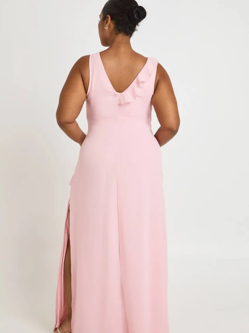boohoo Dames Plus Chiffon Ruches Maxi Jurk stoffig roze, foto 2