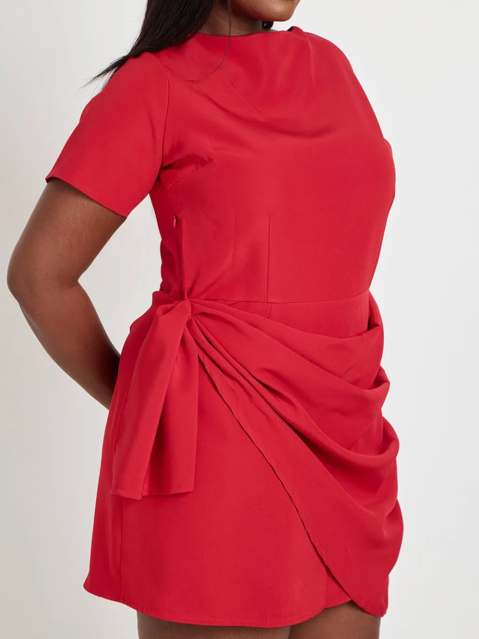 boohoo Dames Plus Getailleerde Mini Jurk Met Drapering Vooraan rood, foto 4