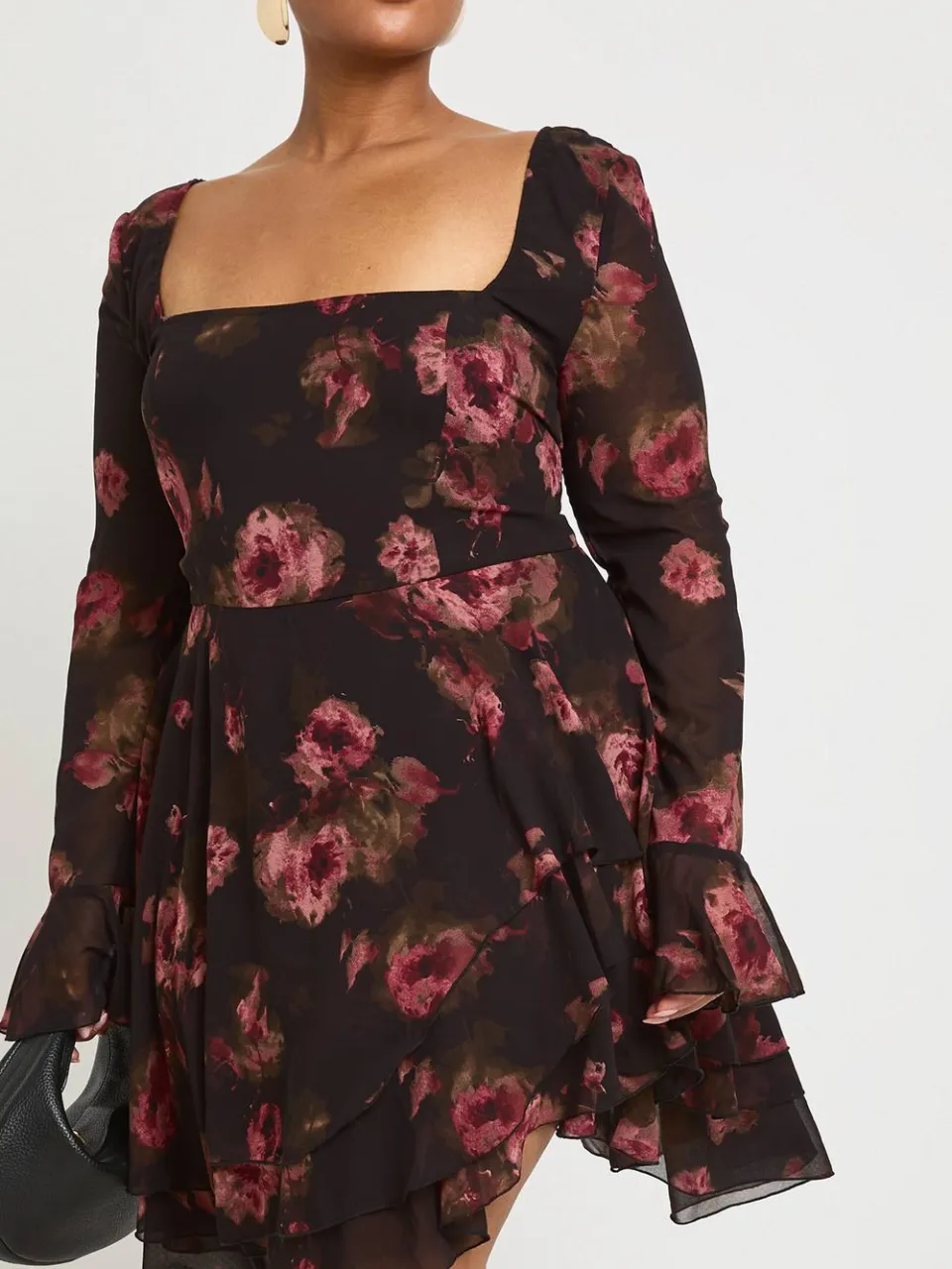 boohoo Dames Plus Bloemen Chiffon Skater Jurk chocoladebruin, foto 4