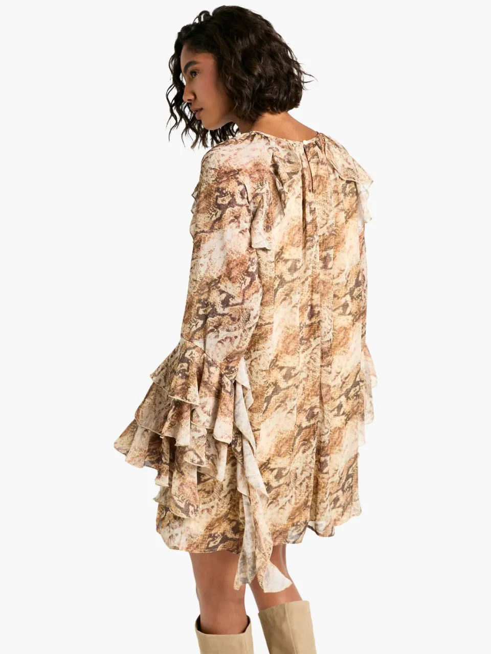 boohoo Dames Tall Snake Ruffle Flare Sleeve Mini Shift Dress natural, foto 2