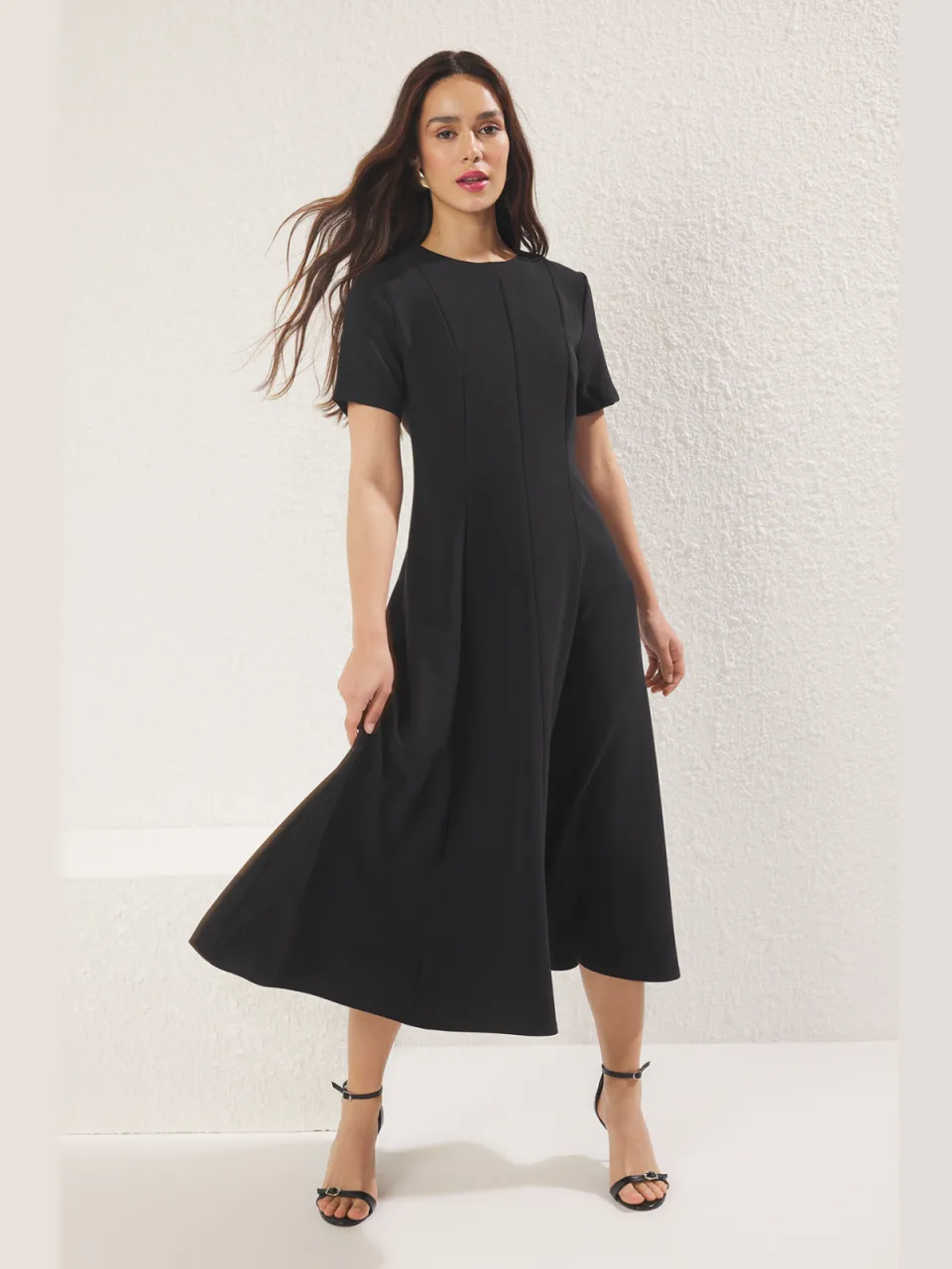 Trendyol TRENDYOLMİLLA Dames Zwart Effen Midi Kort Casual Skater Jurken