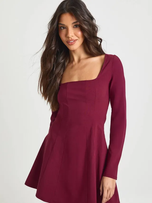 boohoo Dames Bengaline Vierkante Halslijn Godet Zoom Skater Jurk Wijn