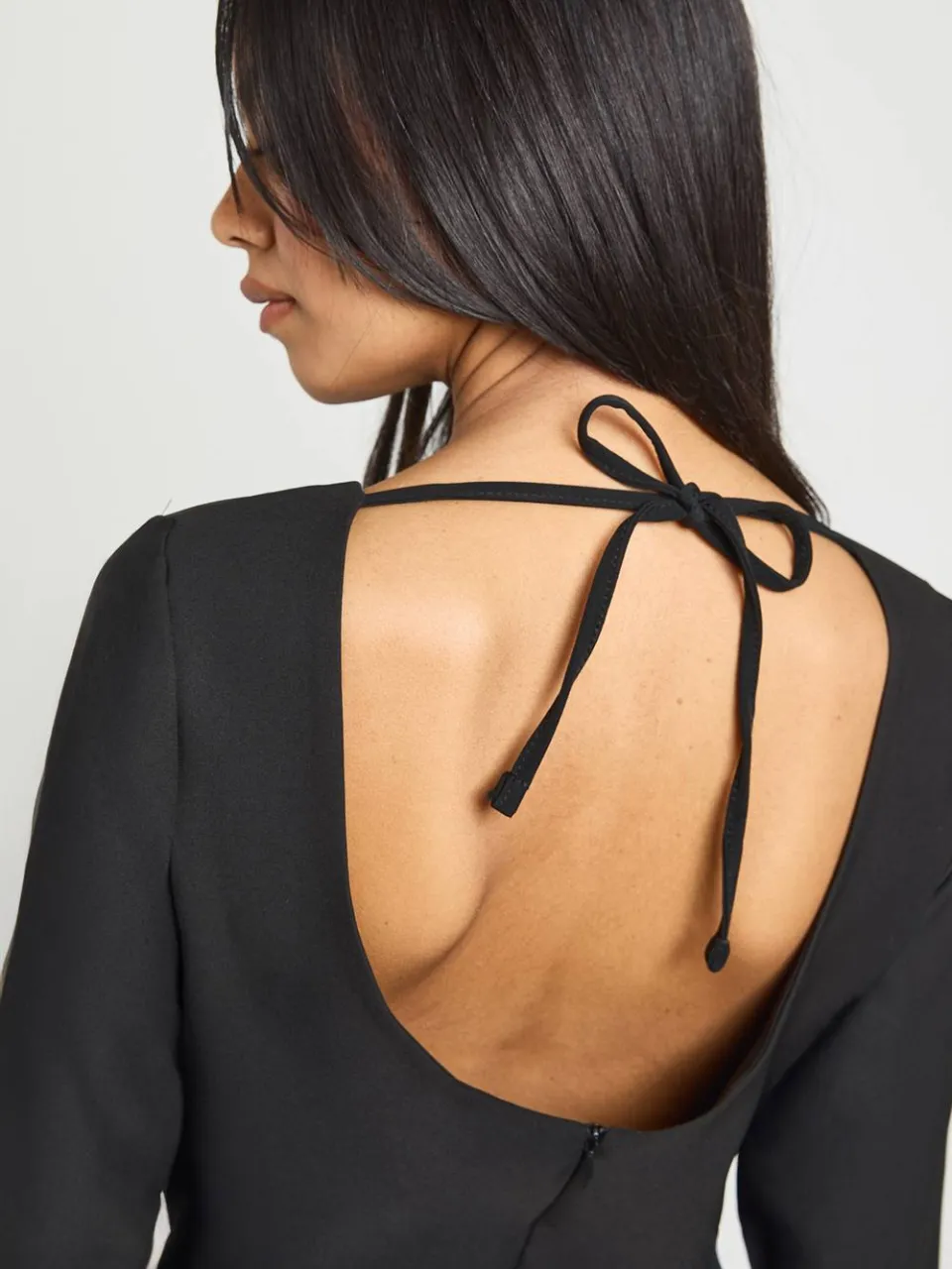 boohoo Dames Wijdvallende Mouwen Strikband Rug Shift Jurk zwart, foto 4