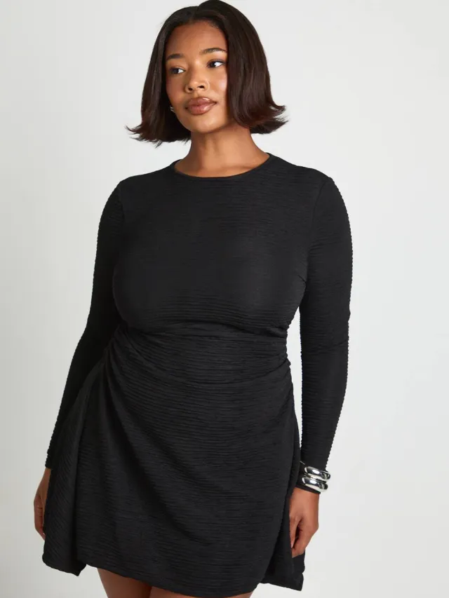 boohoo Dames Plus Gerimpelde Getextureerde Flippy Skaterjurk Zwart