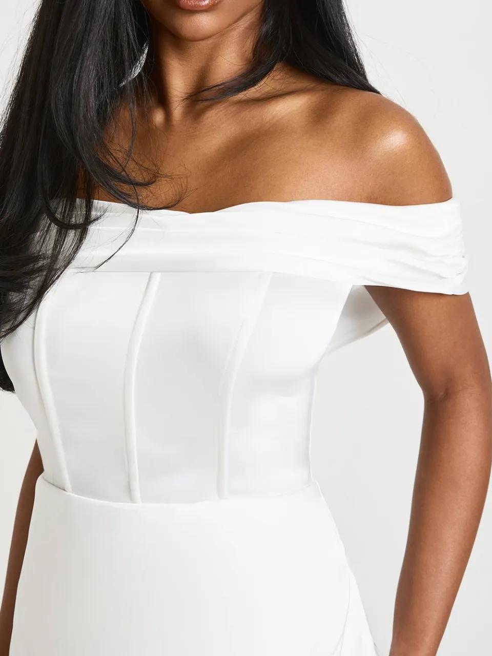 boohoo Dames Satijn Geruikte Bardot Drape Detail Mini Jurk wit, foto 4