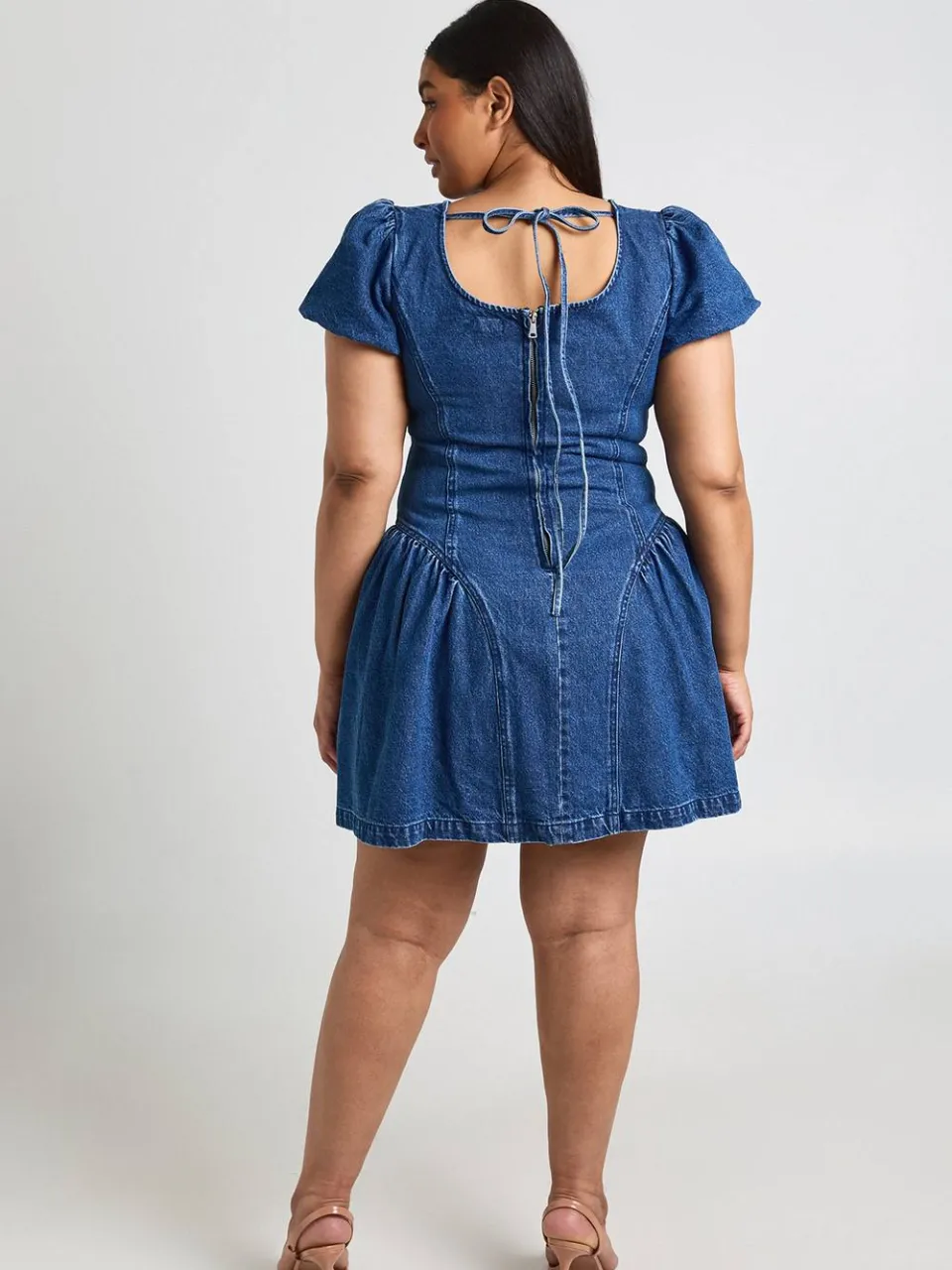 boohoo Dames Plus Mouw Denim Mini Jurk, foto 2