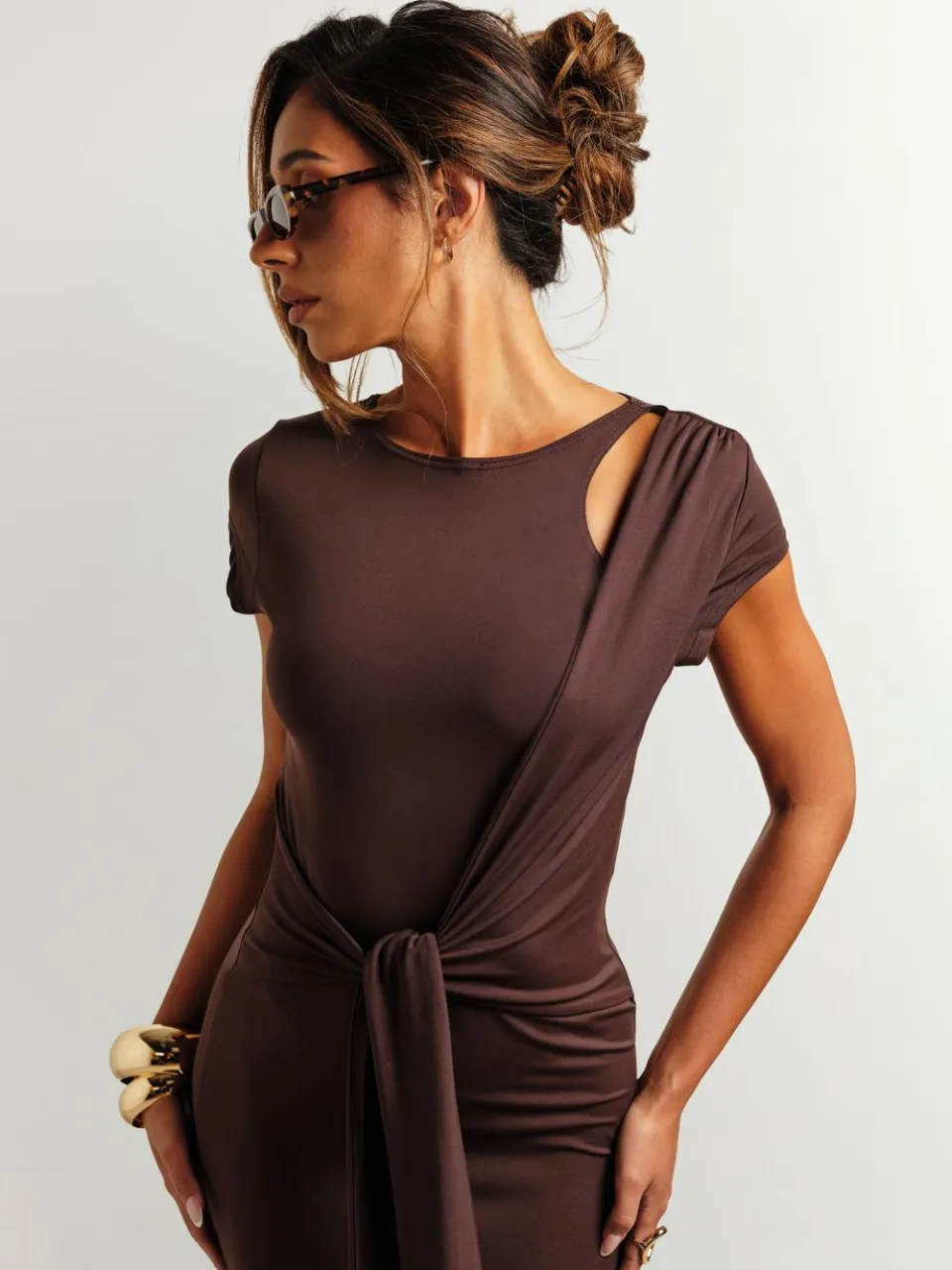 boohoo Dames Superzachte Maxi Jurk Met Strikdetail In De Taille chocoladebruin, foto 3