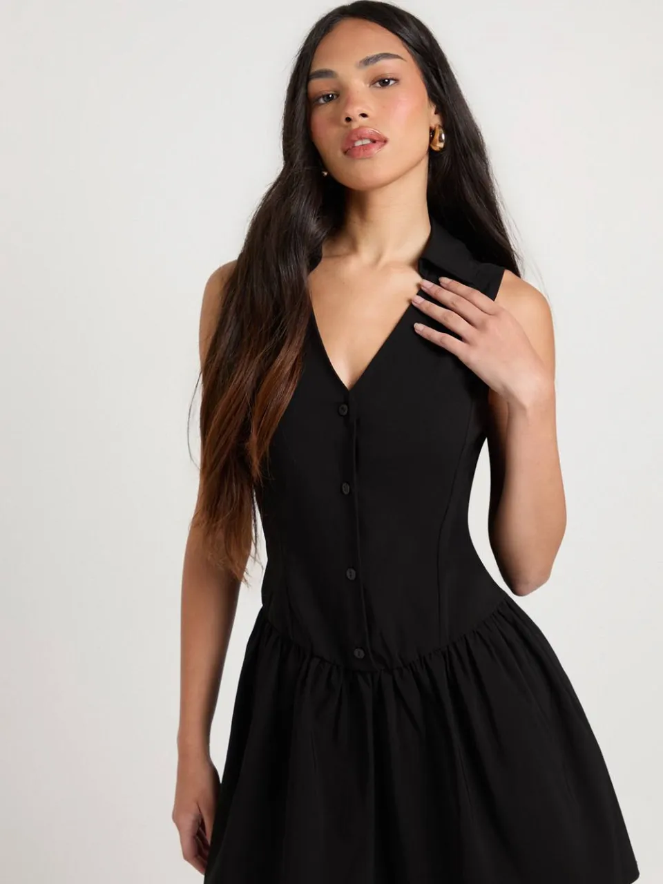 boohoo Dames Bengaline Doorknoop Jurk met Ruches Zoom zwart, foto 3