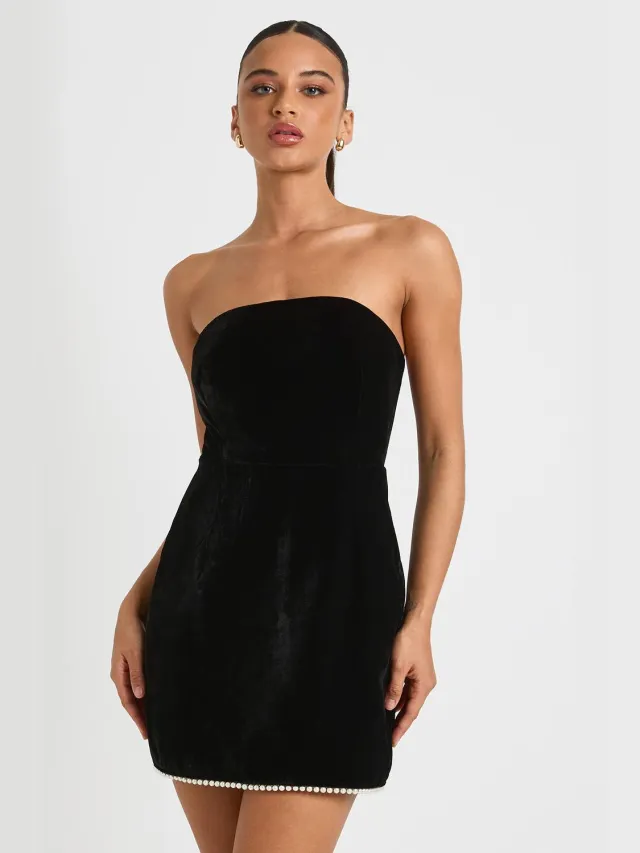 boohoo Dames Fluweel met parelaccent bandeau-skaterjurk Zwart