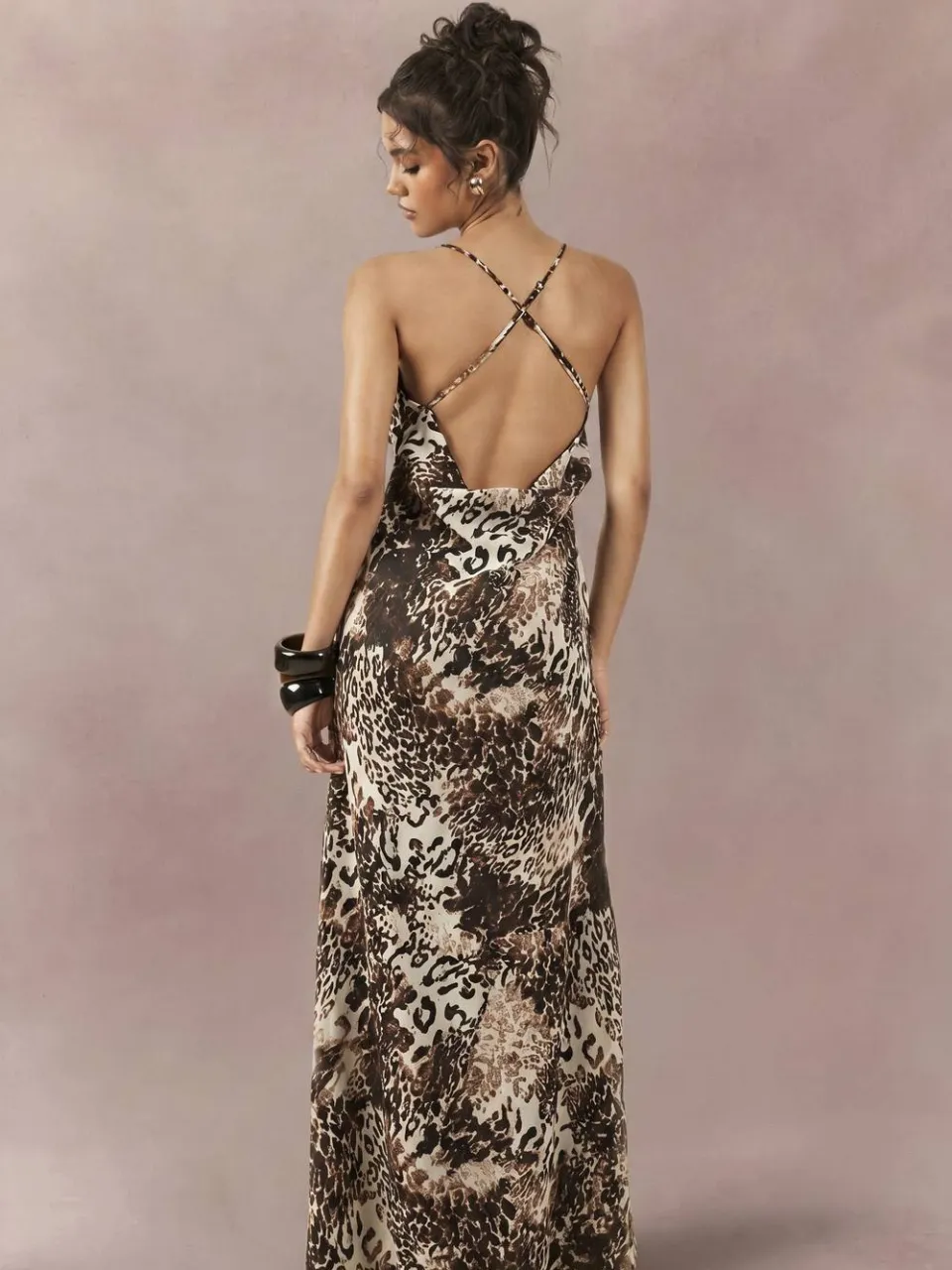 boohoo Dames Maxi Slip Jurk Van Chiffon Met Tonaal Dierenprint En Waterval Hals Voor En Achter luipaardprint, foto 2