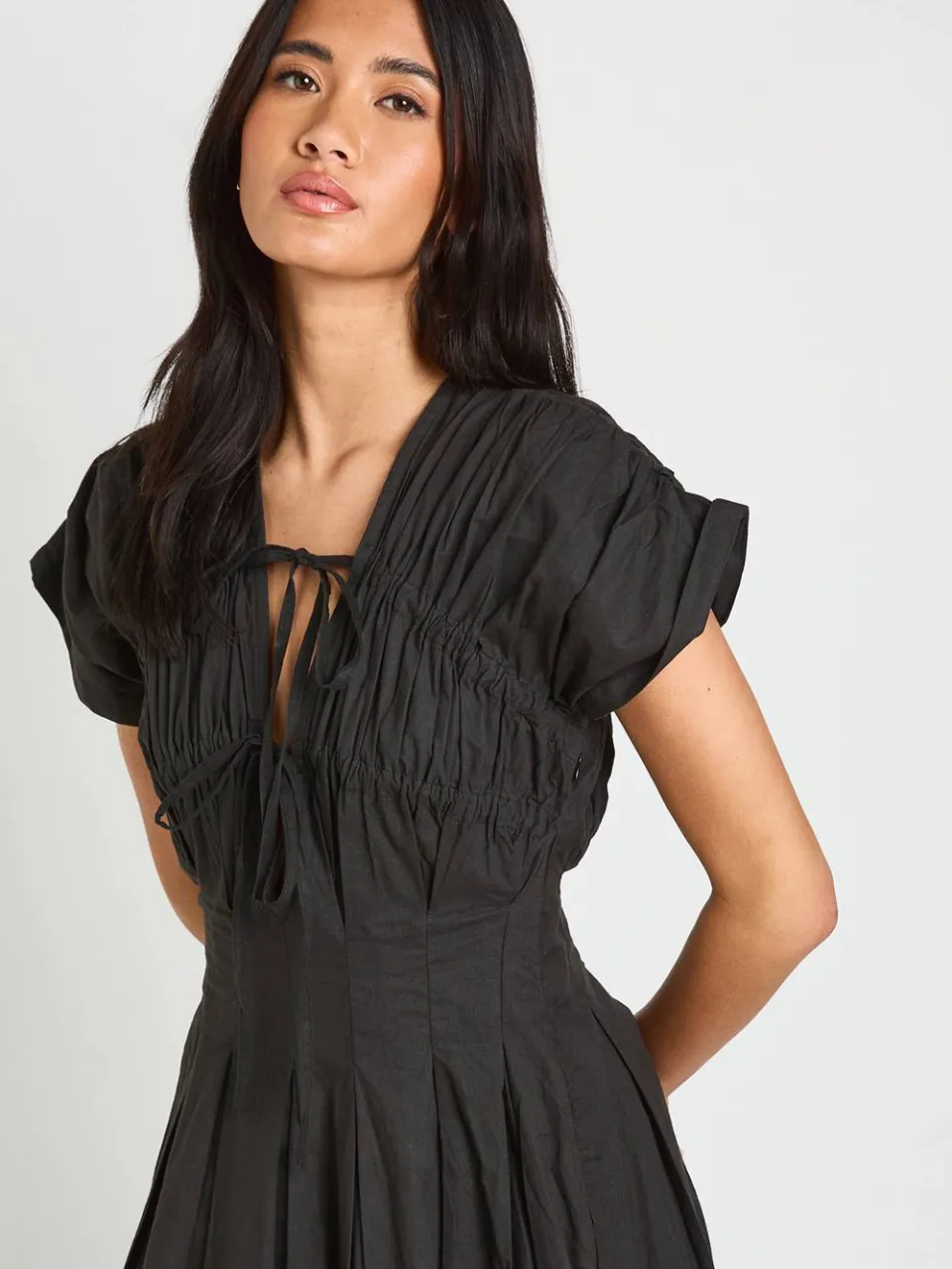 boohoo Dames Katoenen Popeline Maxi Jurk Met Gerimpeld Lijfje En Strikdetail In De Taille zwart, foto 3