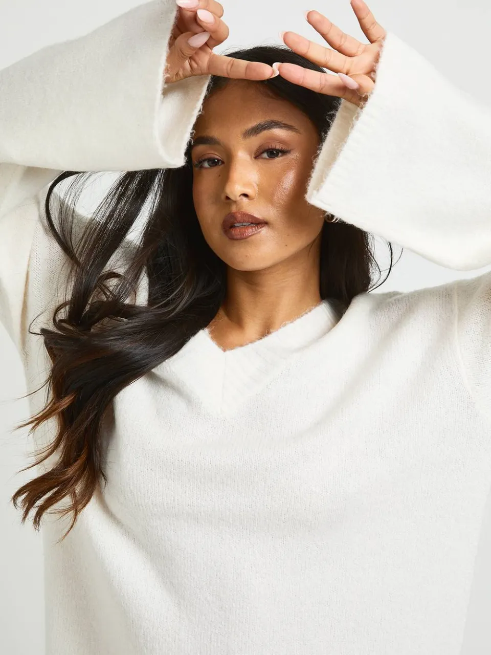 boohoo Dames Petite Superzachte Gebreide Mini-jurk Met V-hals crème, foto 4