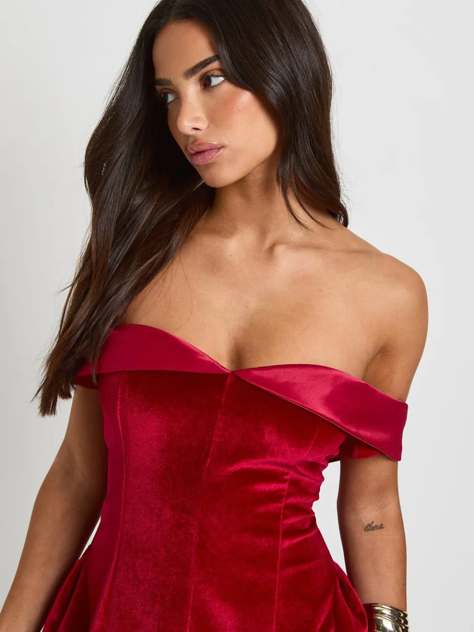 boohoo Dames Kleine fluwelen Bardot mini jurk rood, foto 4