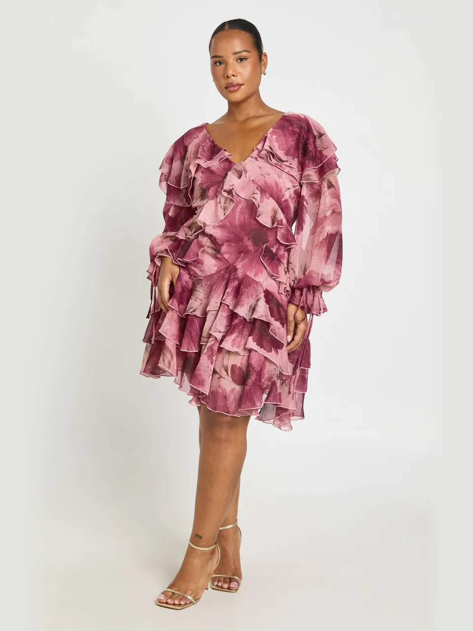 boohoo Dames Plus Bloemen Chiffon Ruches Mini Jurk roos, foto 3
