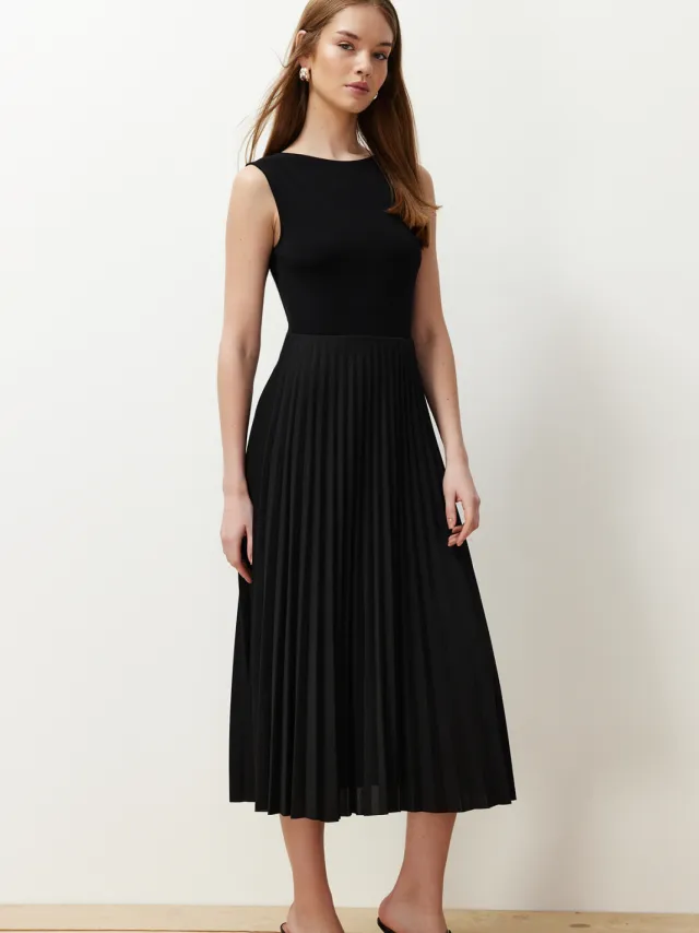 Trendyol TRENDYOLMİLLA Dames Zwart Effen Midi Mouwloos Casual A-lijn Jurken