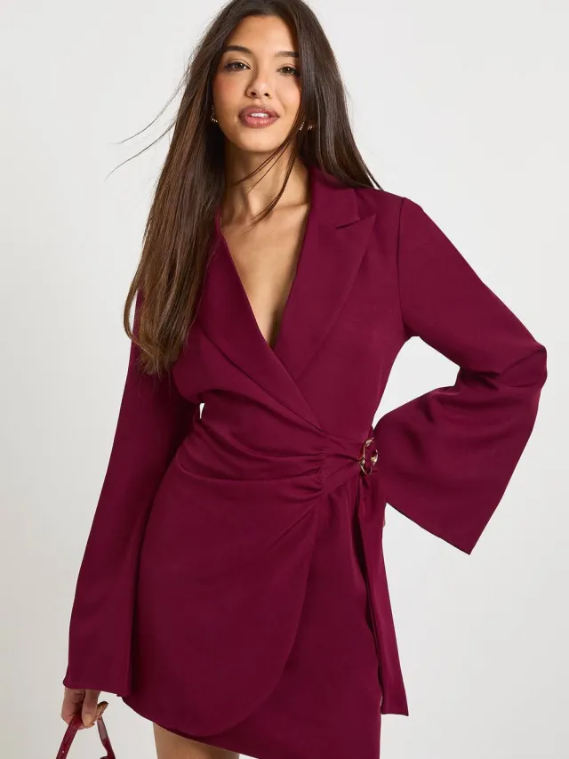 boohoo Dames Blazerjurk met gespdetail en strik in de taille Merlot