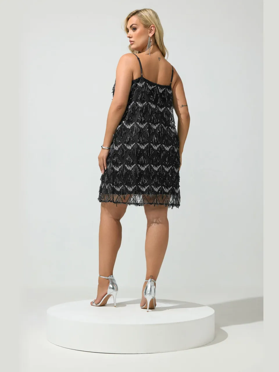 Yours London Zwarte Slipdress Met Pailletten En Kwastjes, foto 3