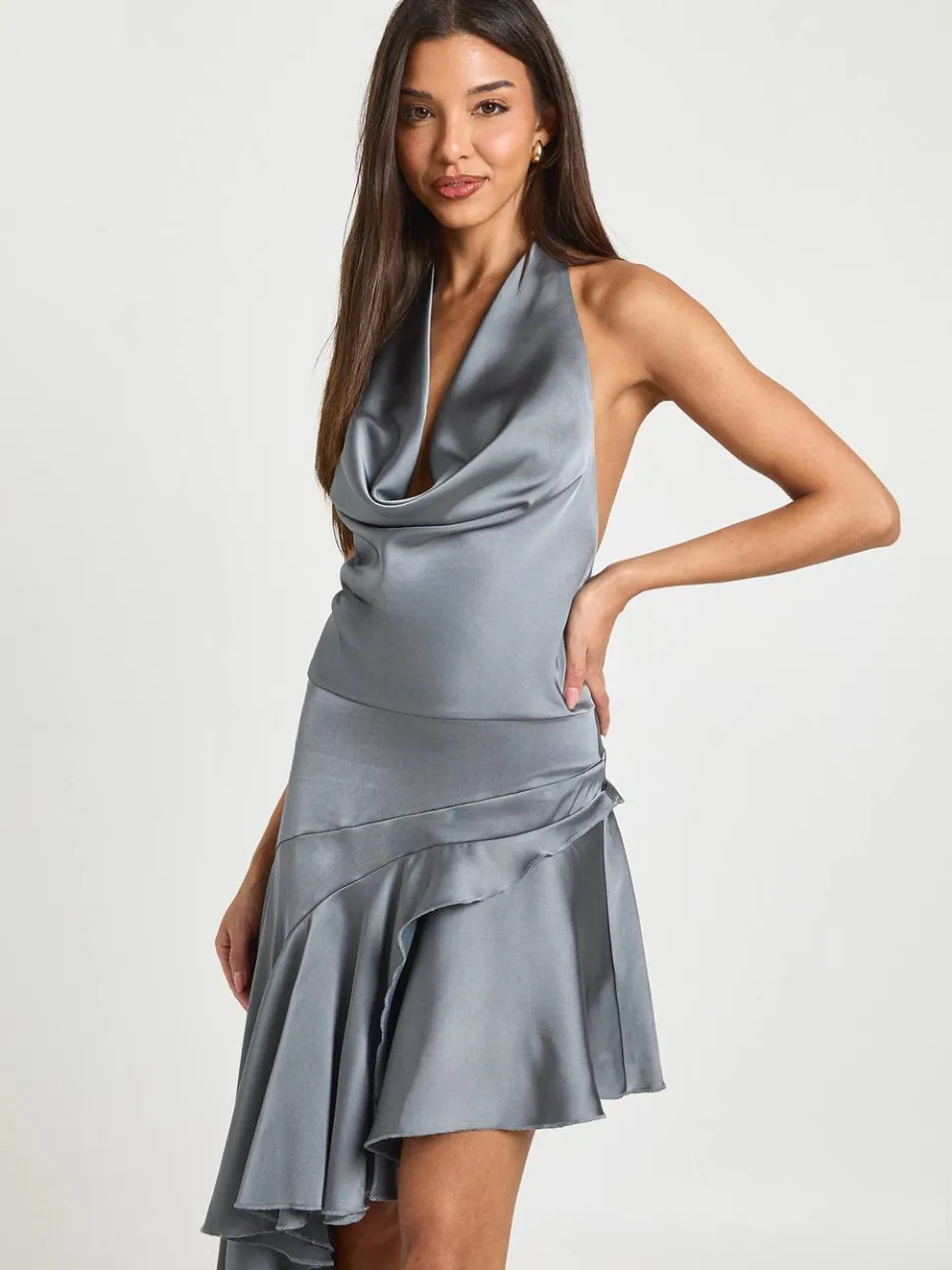 boohoo Dames Satijnen Cowl Hals Asymmetrische Zoom Mini Jurk metalic donkergrijs, foto 2