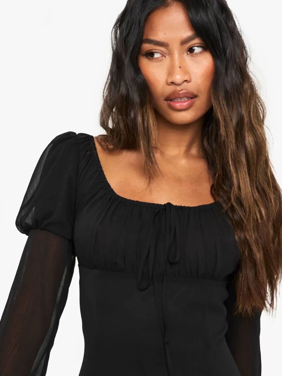 boohoo Dames Gerimpelde chiffon mini-jurk met lange mouwen zwart, foto 3