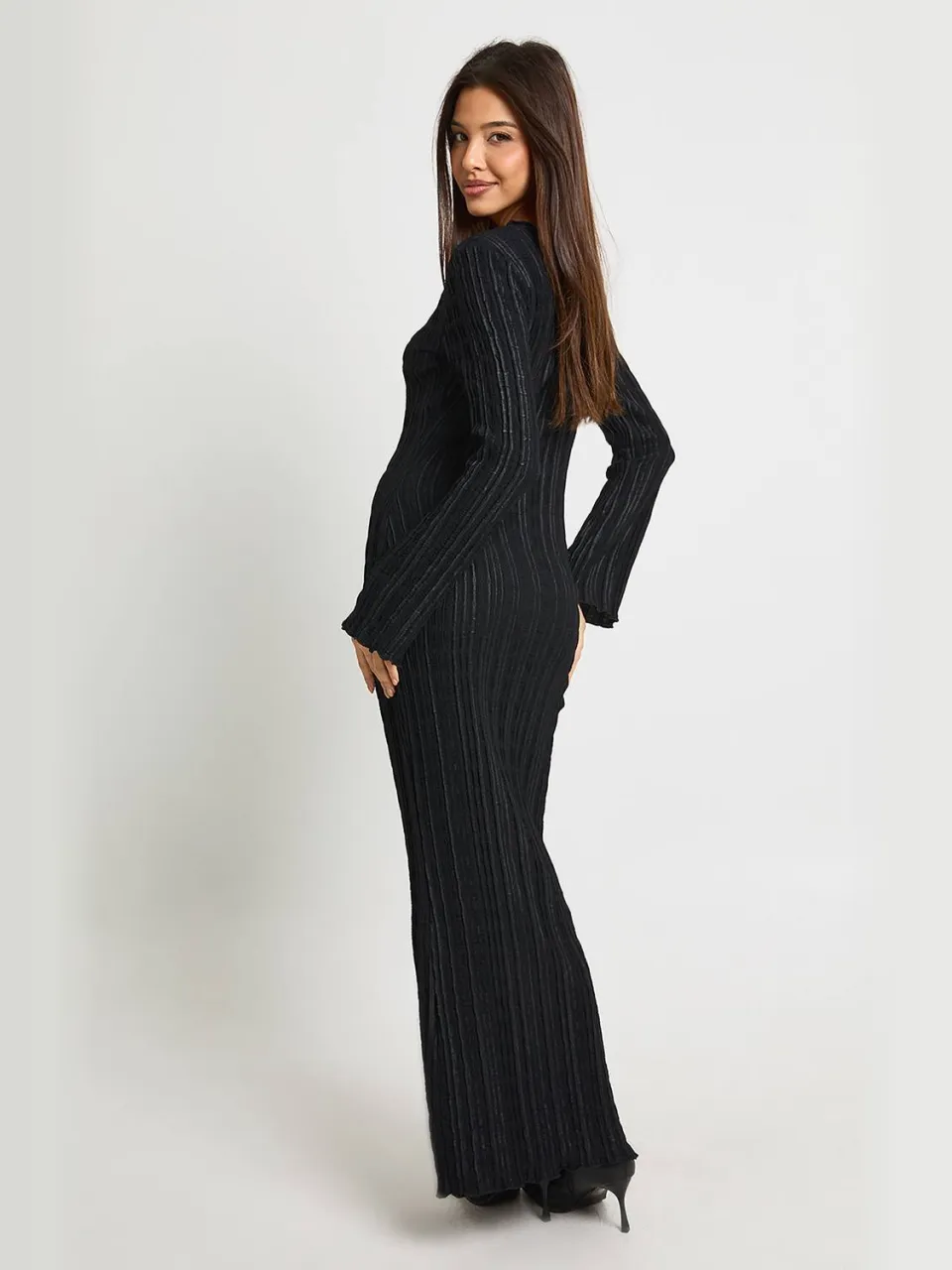 boohoo Dames Getextureerde maxi-jurk met uitlopende mouwen zwart, foto 2