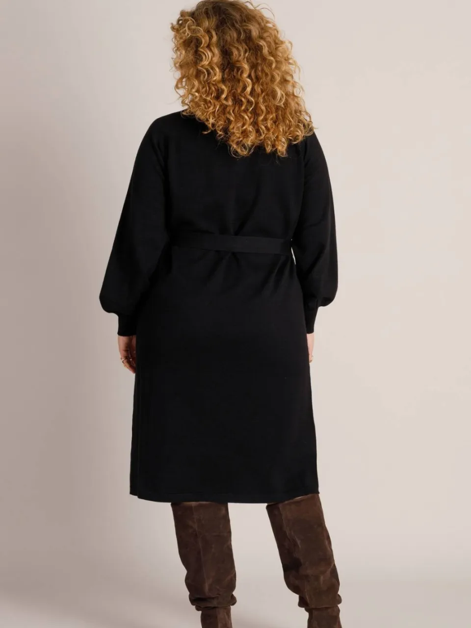 Yest Curve Plus Size gebreide midi jurk met glitters - zwart, foto 4