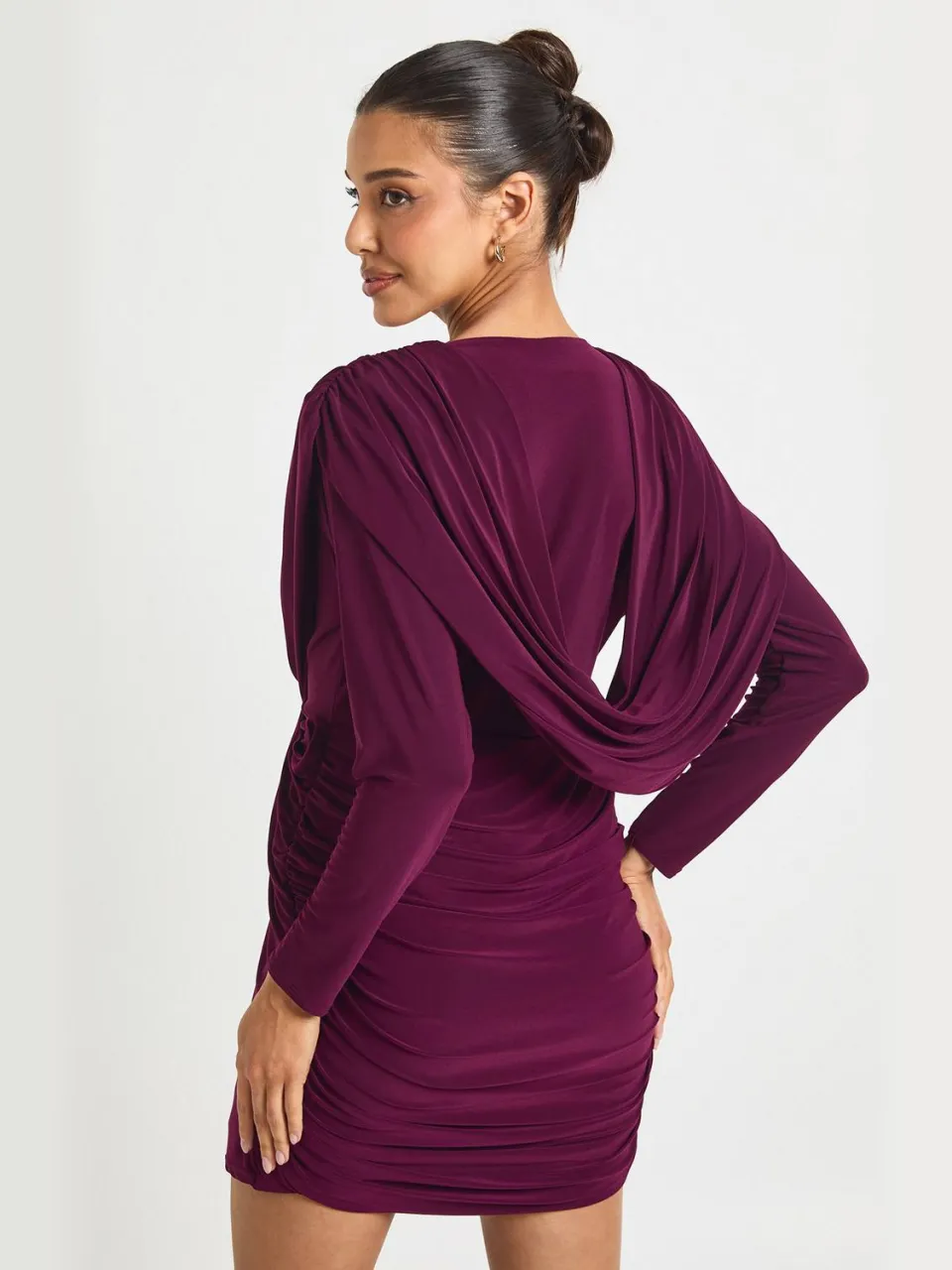 boohoo Dames Geruched Twist Voorkant Drapeer Detail Minijurk pruim, foto 3