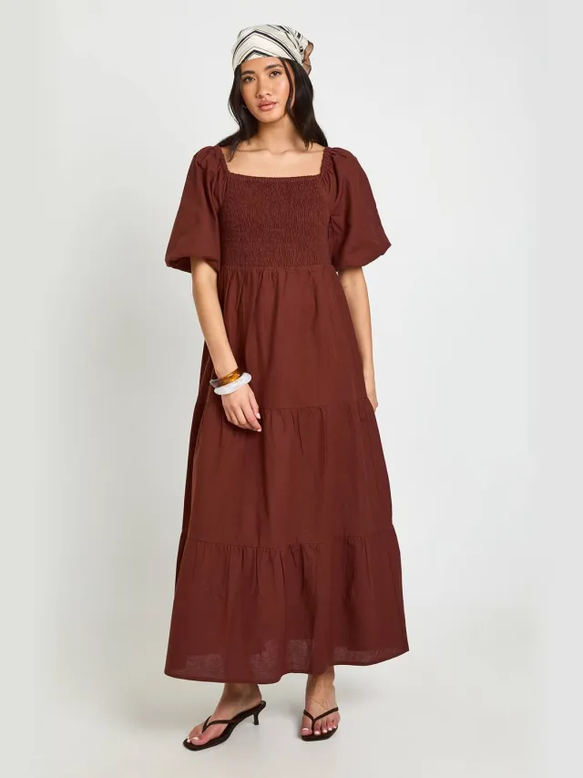 boohoo Dames Lange Linnen-look Jurk Met Volumineuze Mouwen En Gelaagd Midaxi-model Chocoladebruin