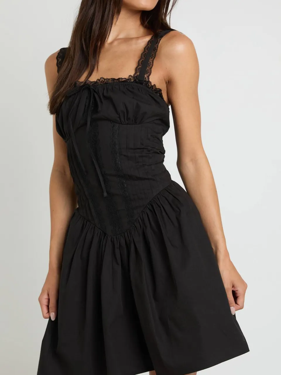 boohoo Dames Tall Kanten Mini-jurk Met Gerimpelde Buste zwart, foto 4