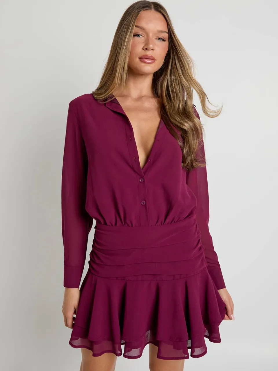 boohoo Dames Gedrapeerde mini-shirtjurk van chiffon wijn, foto 3
