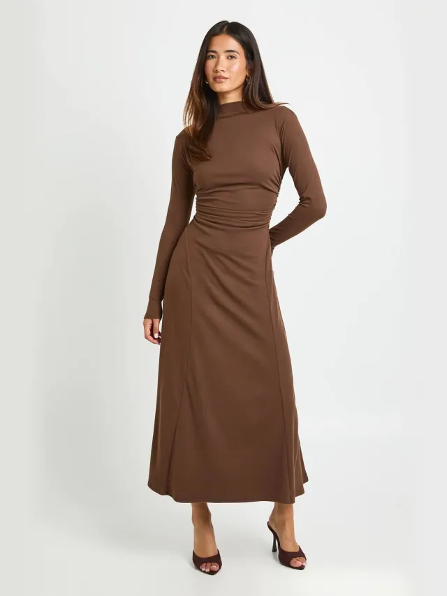 boohoo Dames Basic Supersoft Hoogsluitende Midaxi Jurk Met Geplooid Middel Chocoladebruin