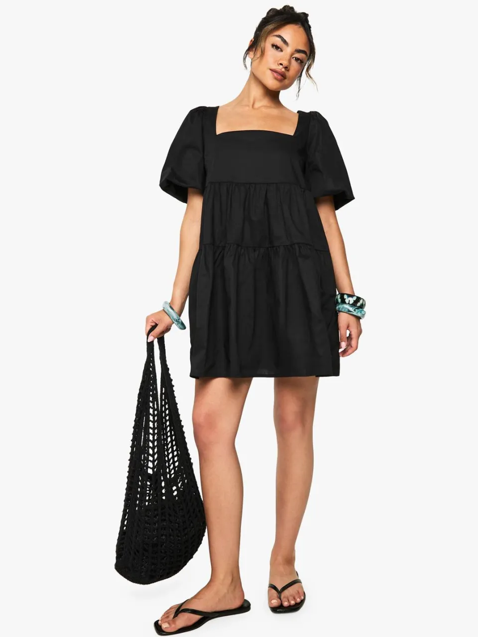 boohoo Dames Cotton Poplin Puff Sleeve Tiered Mini Dress zwart, foto 2