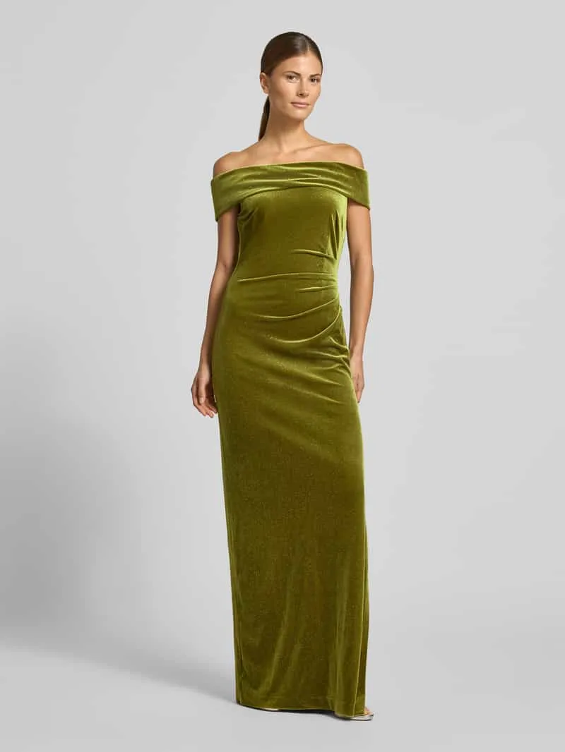 Christian Berg Cocktail Maxi-jurk van fluweel in off-shoulder-look Lindegroen