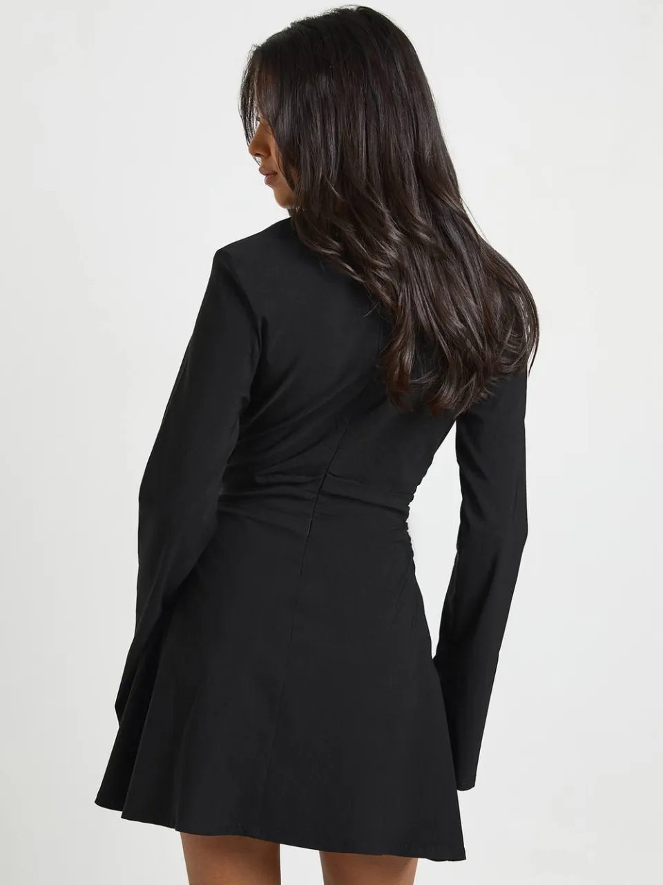boohoo Dames Mini Jurk met Gerimpelde Taille en Wijde Mouwen zwart, foto 3