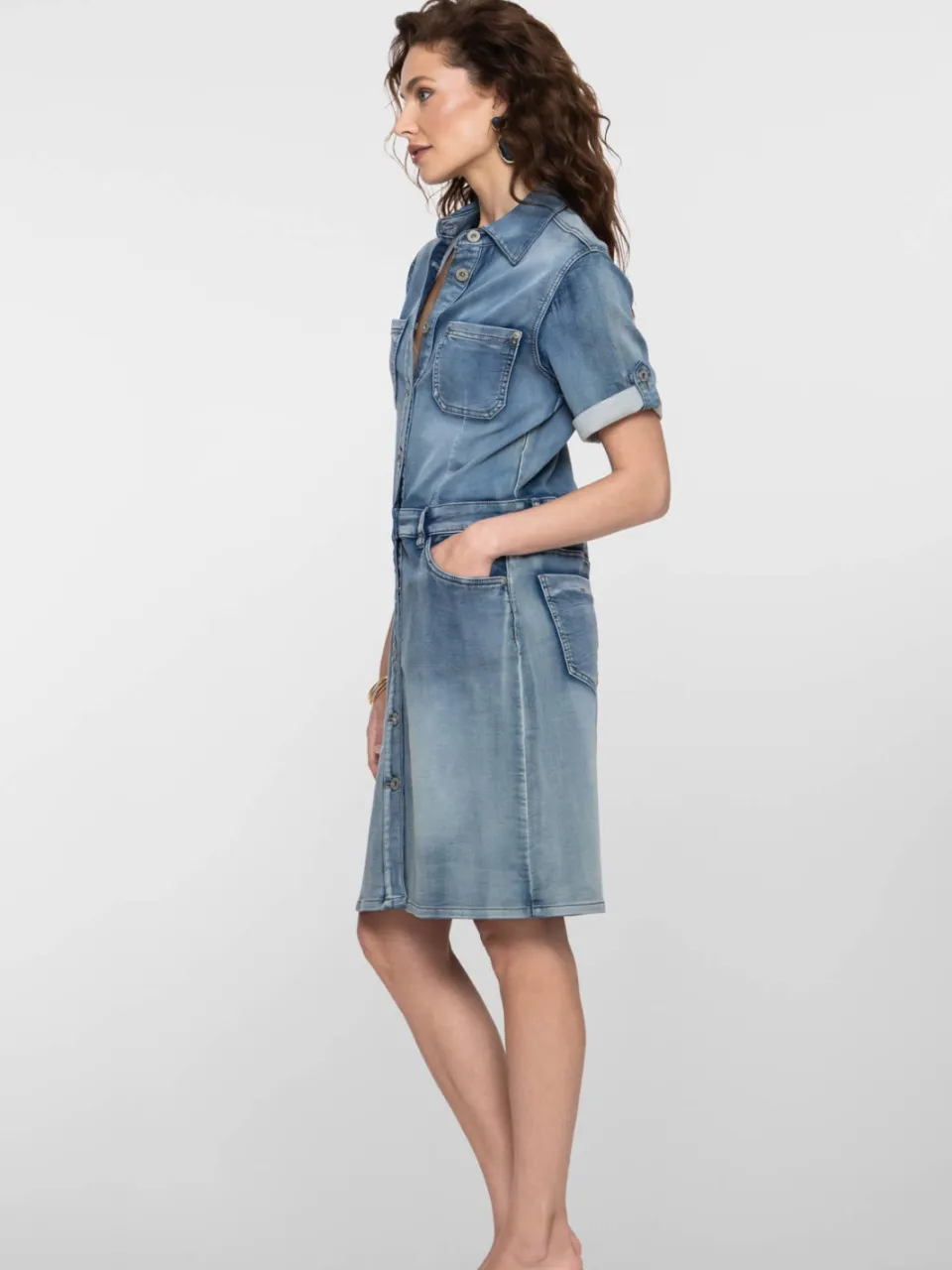 Geisha denim spijkerjurk met omslagdetail en riemlussen mediumblauw, foto 3