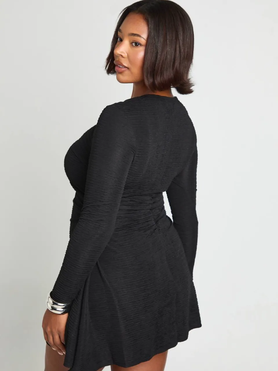 boohoo Dames Plus Gerimpelde Getextureerde Flippy Skaterjurk zwart, foto 2