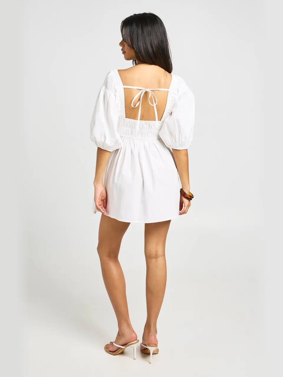 boohoo Dames Katoenen Popeline Mini Jurk Met Gerimpeld Lijfje V-hals En Pofmouwen wit, foto 2