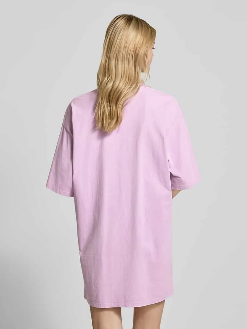 REVIEW Knielange T-shirtjurk met ronde hals rosé, foto 4