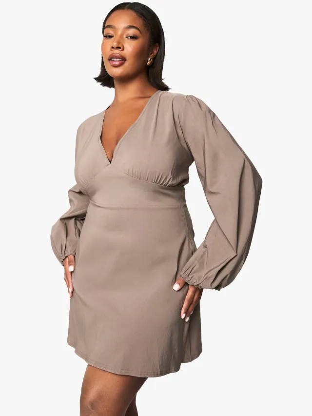 boohoo Dames Plus geraffelde blousonmouw shiftjurk Mokka