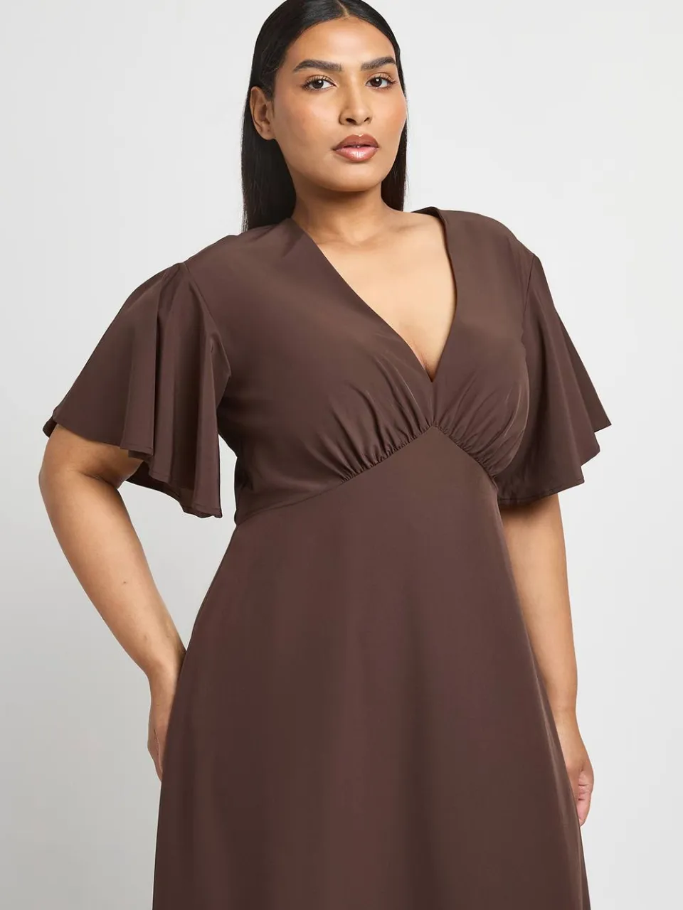 boohoo Dames Plus Midaxi Jurk Met Engelenmouwen chocoladebruin, foto 4