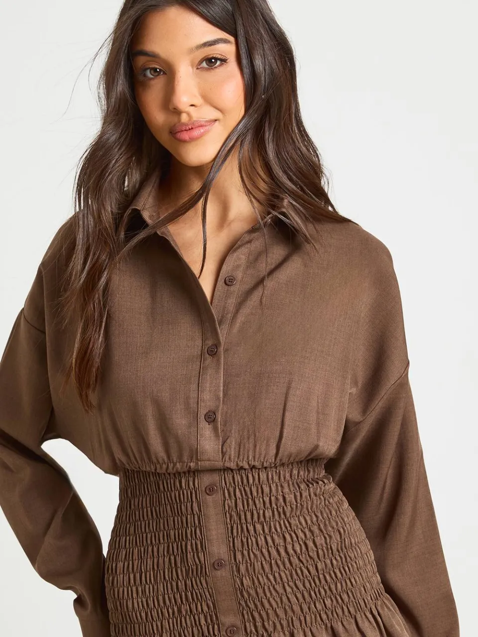 boohoo Dames Geraffelde taille overhemdjurk chocoladebruin, foto 4