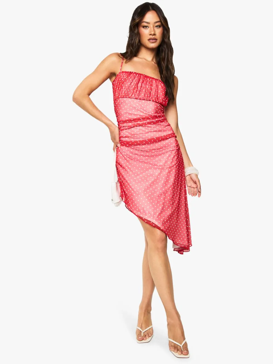 boohoo Dames Lange polkadot mesh mini-jurk met asymmetrische zoom rood, foto 3