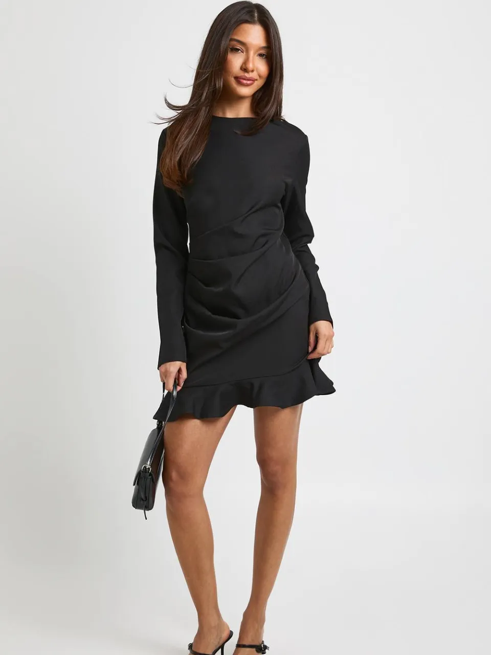 boohoo Dames Geplooid Mini-jurkje Met Ruchemouwen zwart, foto 2