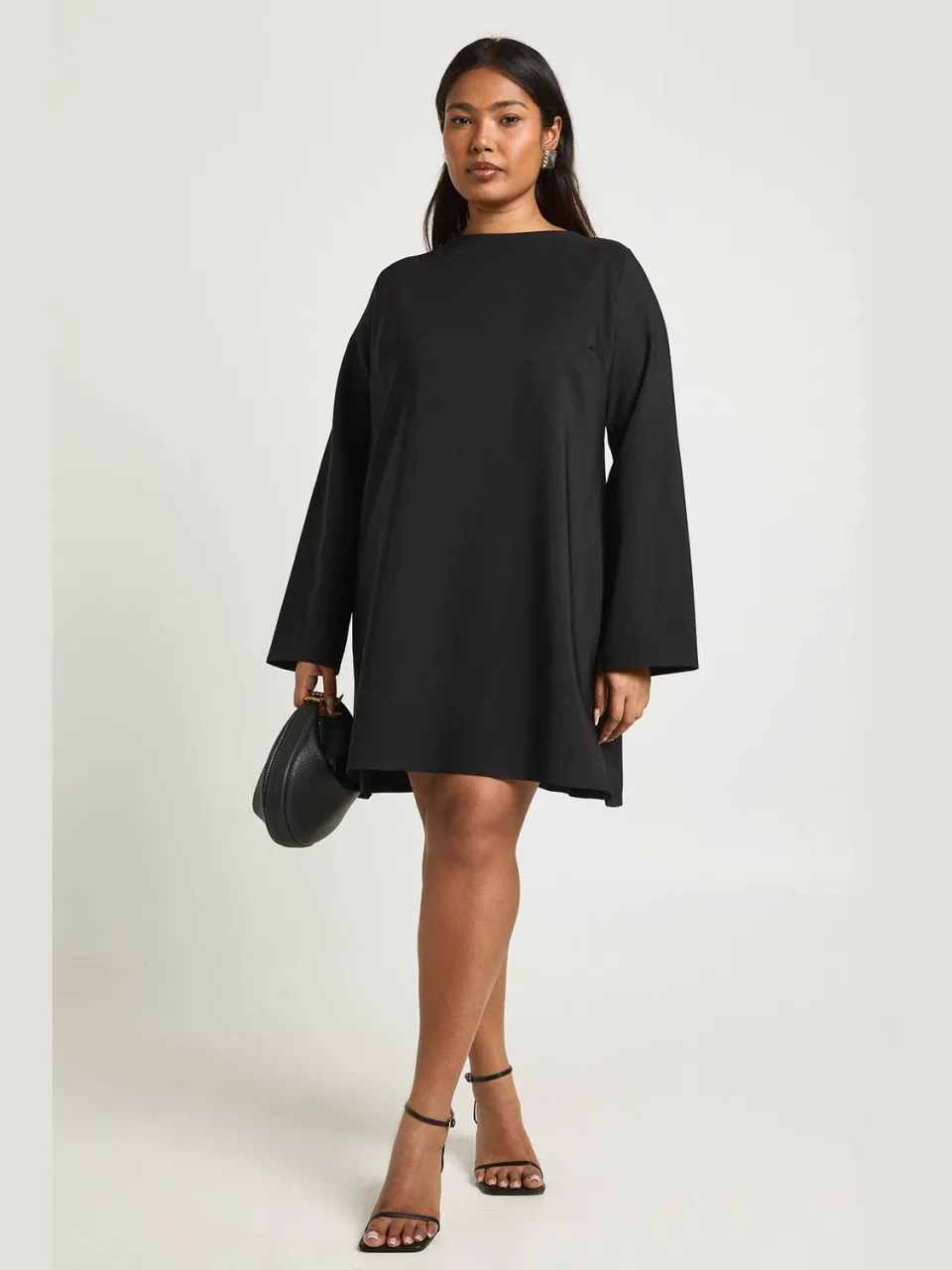 boohoo Dames Plus Wijdvallende Mouwen Strikband Rug Shift Jurk zwart, foto 2