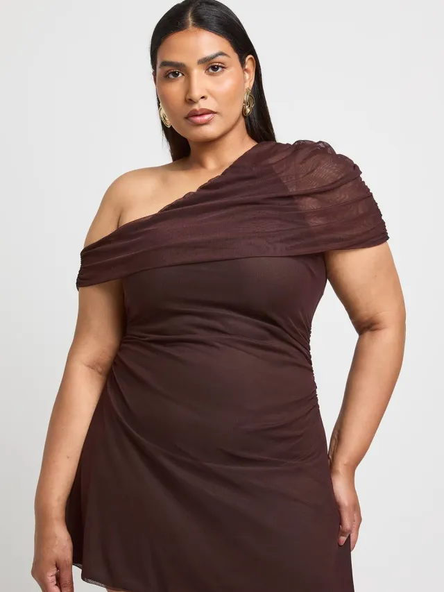 boohoo Dames Plus-shoulder Mini Jurk Chocoladebruin