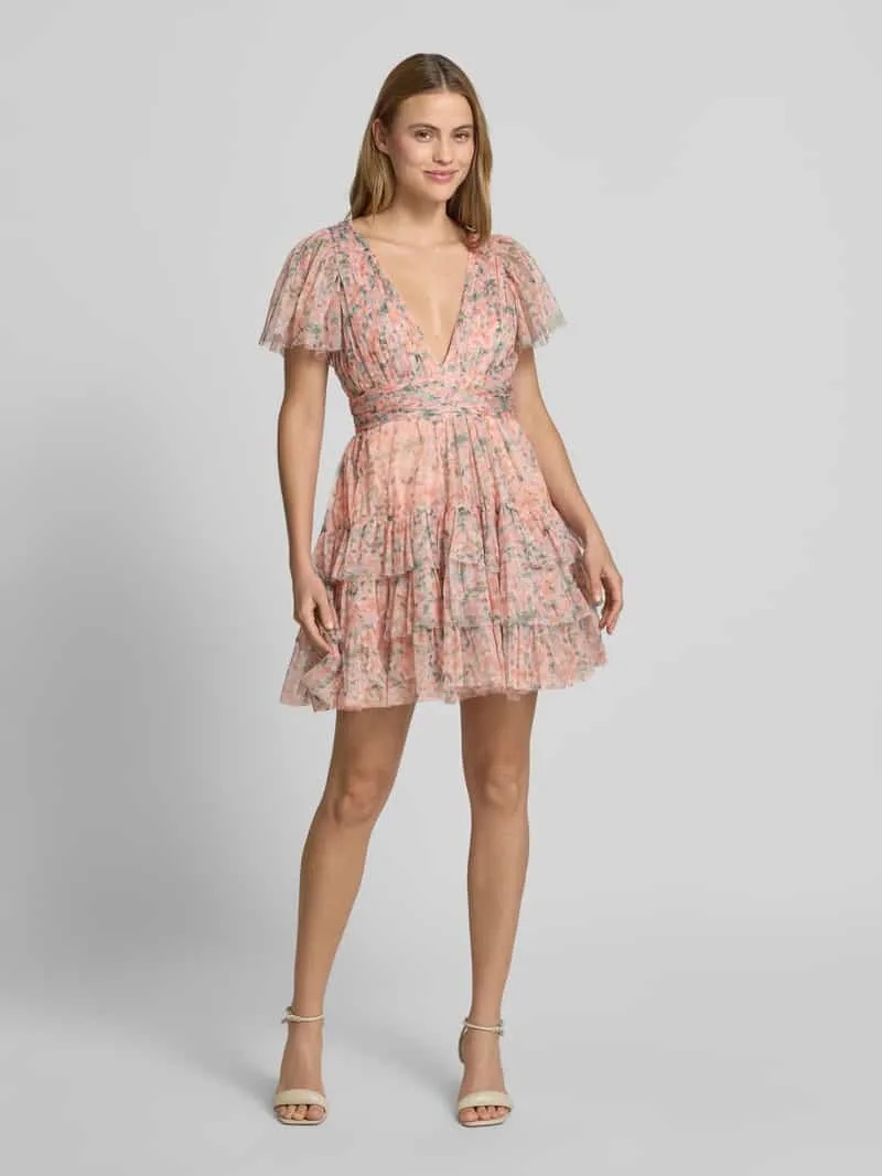 Lace & Beads Cocktailjurk in laagjeslook met tailleband Abrikoos