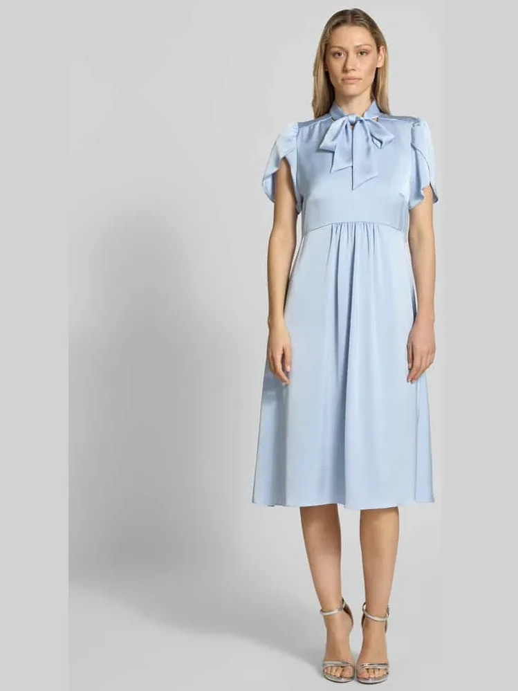 Christian Berg Woman Selection Midi-jurk met V-hals en Strik Lichtblauw
