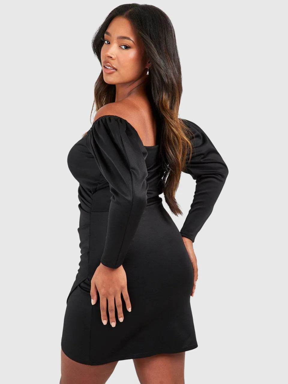 boohoo Dames Plus Off-Shoulder Geplooide Detail Wrap Jurk zwart, foto 2