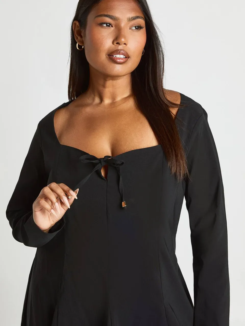 boohoo Dames Plus gouden detail, gebonden voorkant, godetzom jurk, foto 4