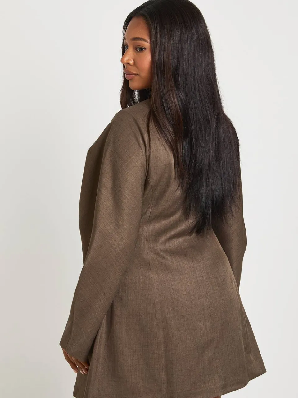 boohoo Dames Plus Size Kraagloze Blazerjurk met Getailleerde Taille bruin, foto 2